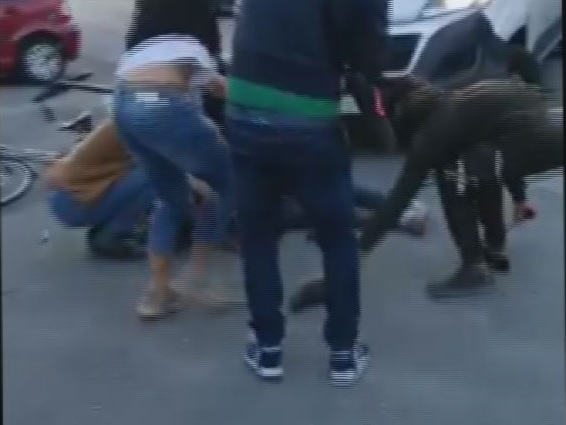 Aggressione al Macrolotto: poliziotti colpiti da cittadini cinesi durante una conferenza