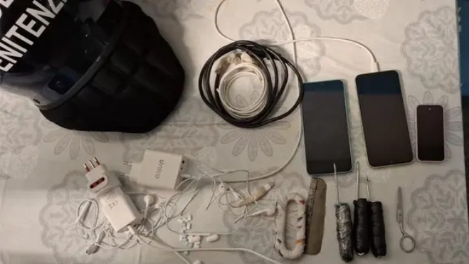 Tre arresti al carcere di Prato per uso di droni e telefonate illegali