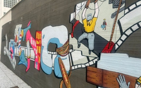 Inaugurato il Murales CNA a Prato: un’opera che celebra l’artigianato e l’identità visiva del Liceo Brunelleschi