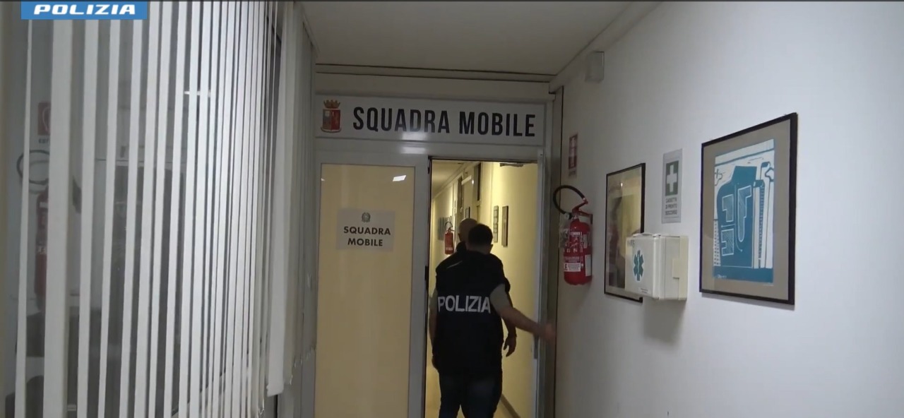 Incendi e lotte tra bande a Prato: allerta per la comunità cinese