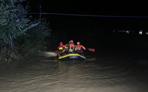 Soccorso a Prato: uomo di 65 anni cade lungo il sentiero del fiume Bisenzio