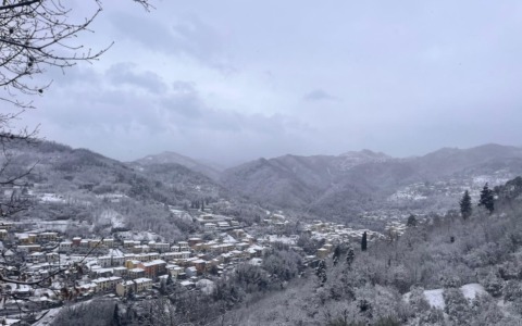 Interventi di emergenza a Vernio: 70 quintali di sale per garantire la viabilità