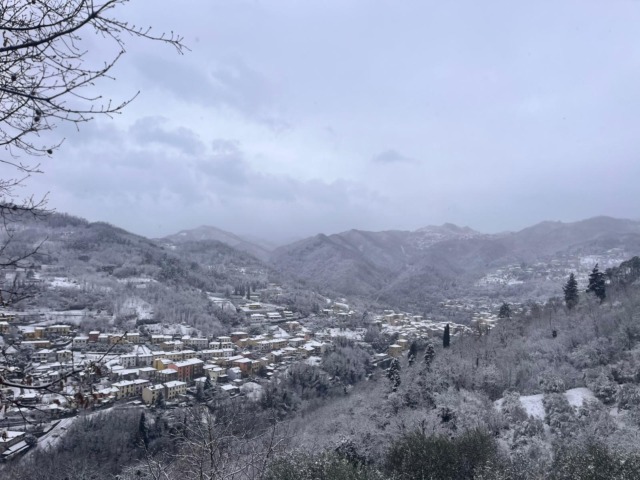 Interventi di emergenza a Vernio: 70 quintali di sale per garantire la viabilità