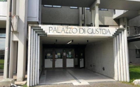 Commissariato un noto marchio della moda per sfruttamento della manodopera