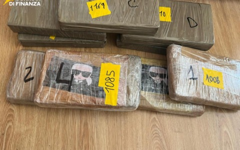 Firenze e Prato: arresti per traffico di cocaina e hashish