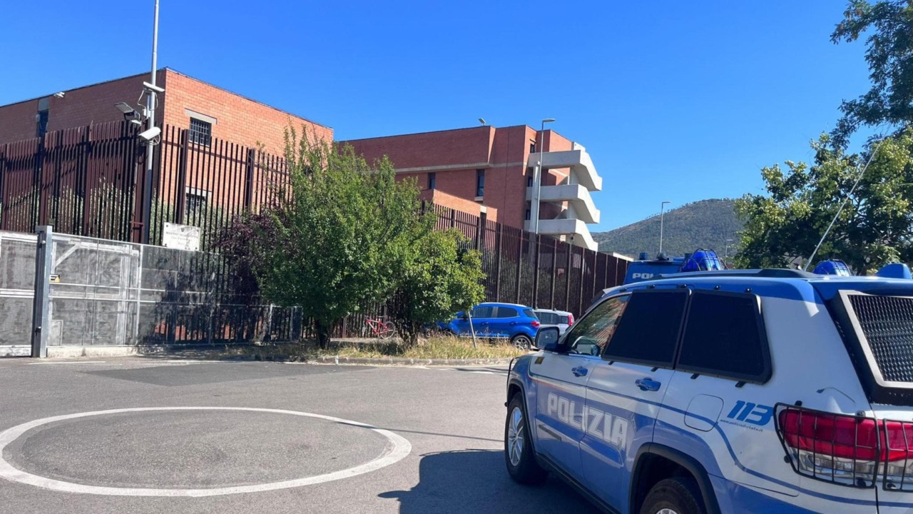 Prato, aggressione in carcere: detenuto ferito gravemente dal compagno di cella