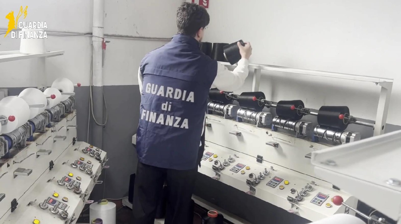 Sequestrate 245mila bobine di filati senza tracciabilità