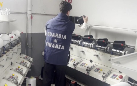 Sequestrate 245mila bobine di filati senza tracciabilità