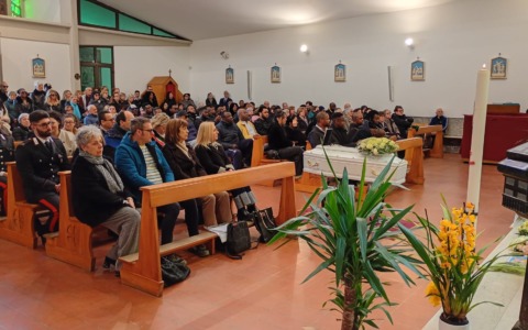 Vernio si ferma per l’ultimo saluto alla piccola Nadia vittima di un incidente