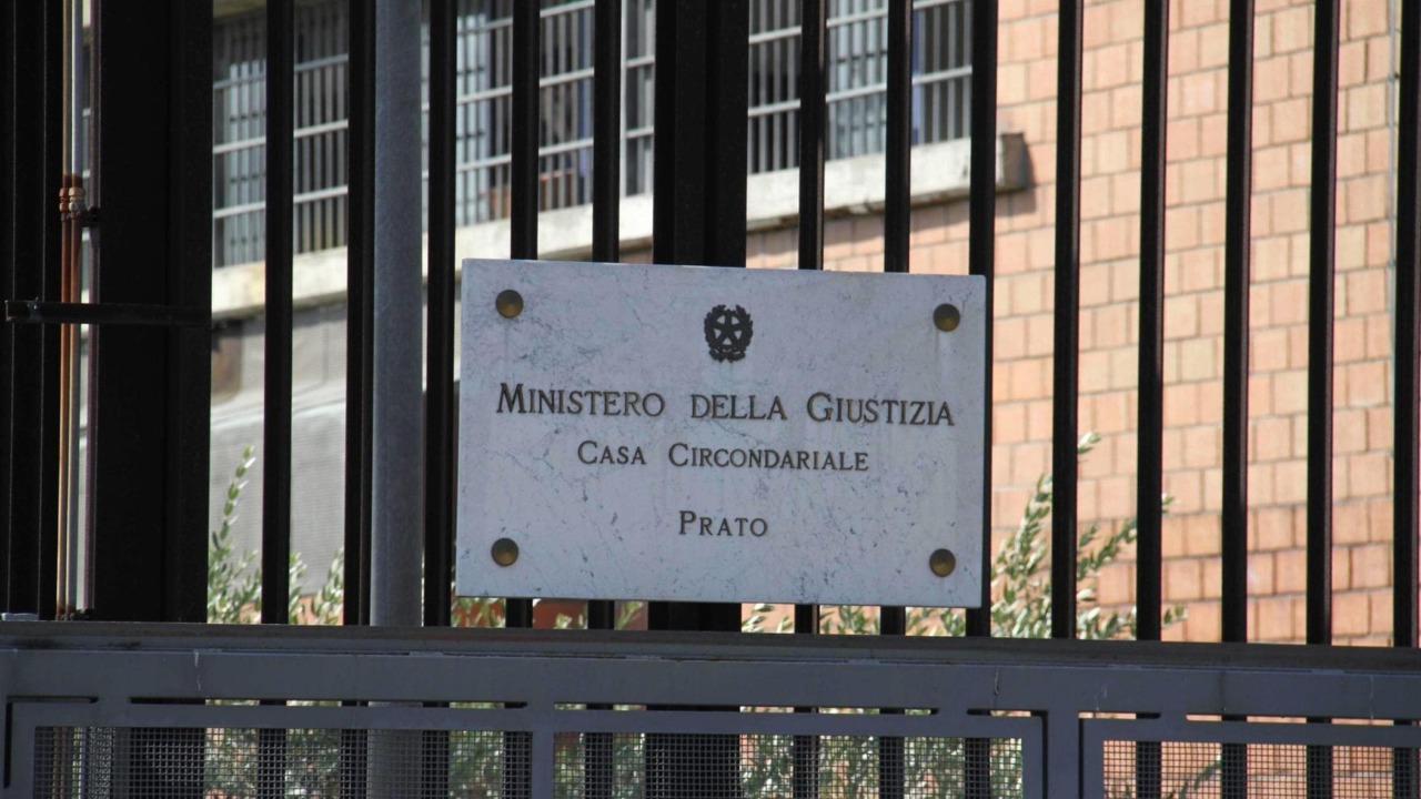 Droga nel carcere di Prato: scoperto il lancio di frecce per il traffico