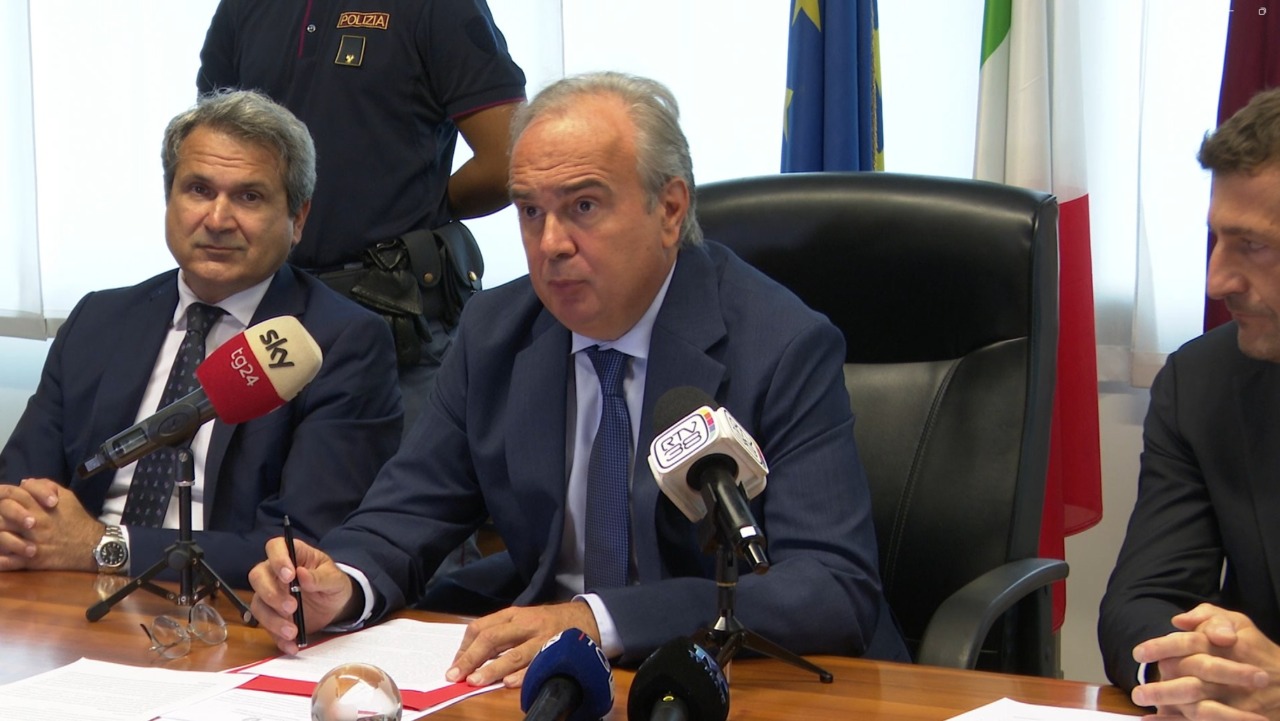 Tragedia a Prato: uomo di 37 anni muore dopo essere precipitato dalla finestra con 97 ovuli di droga nello stomaco